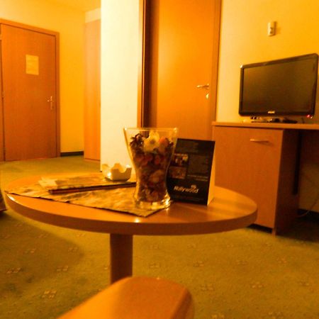 Ascot Lodging Cardano Al Campo Luaran gambar