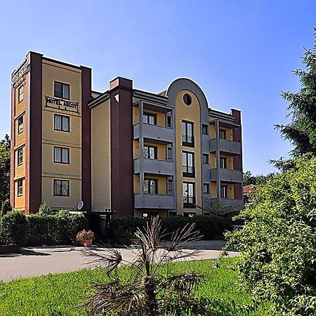 Ascot Lodging Cardano Al Campo Luaran gambar