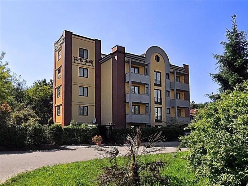 Ascot Lodging Cardano Al Campo Luaran gambar