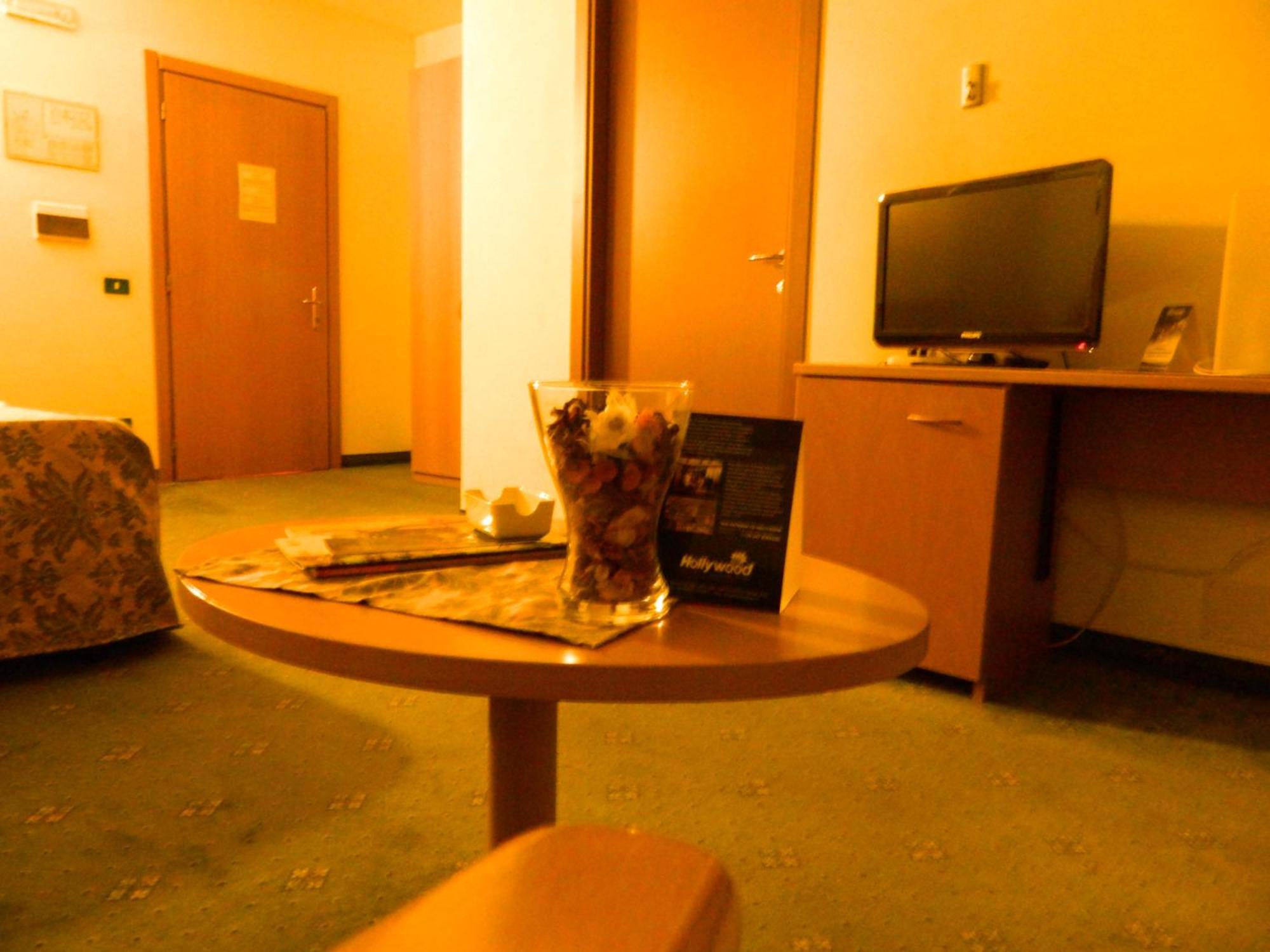 Ascot Lodging Cardano Al Campo Luaran gambar