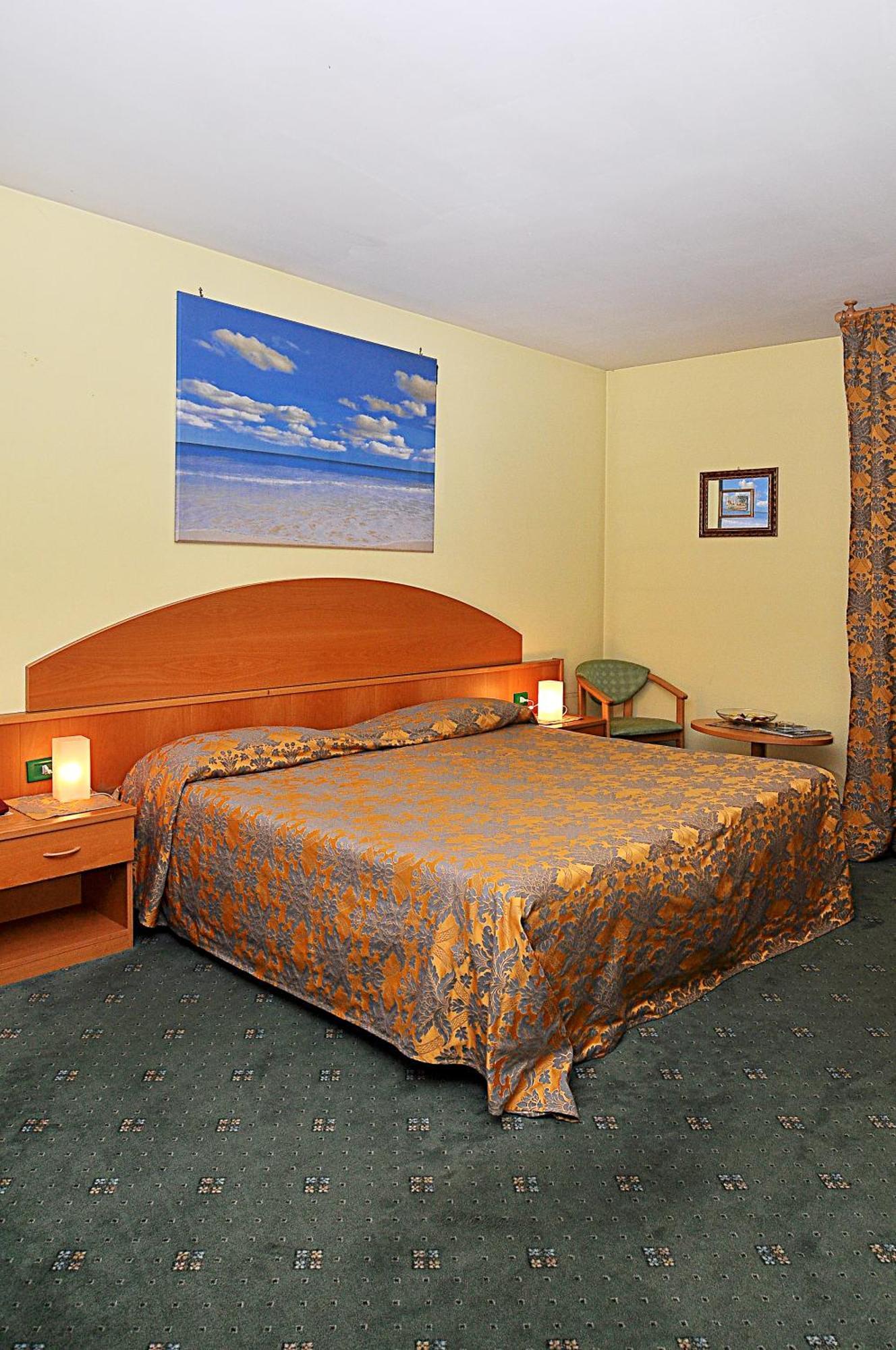 Ascot Lodging Cardano Al Campo Bilik gambar
