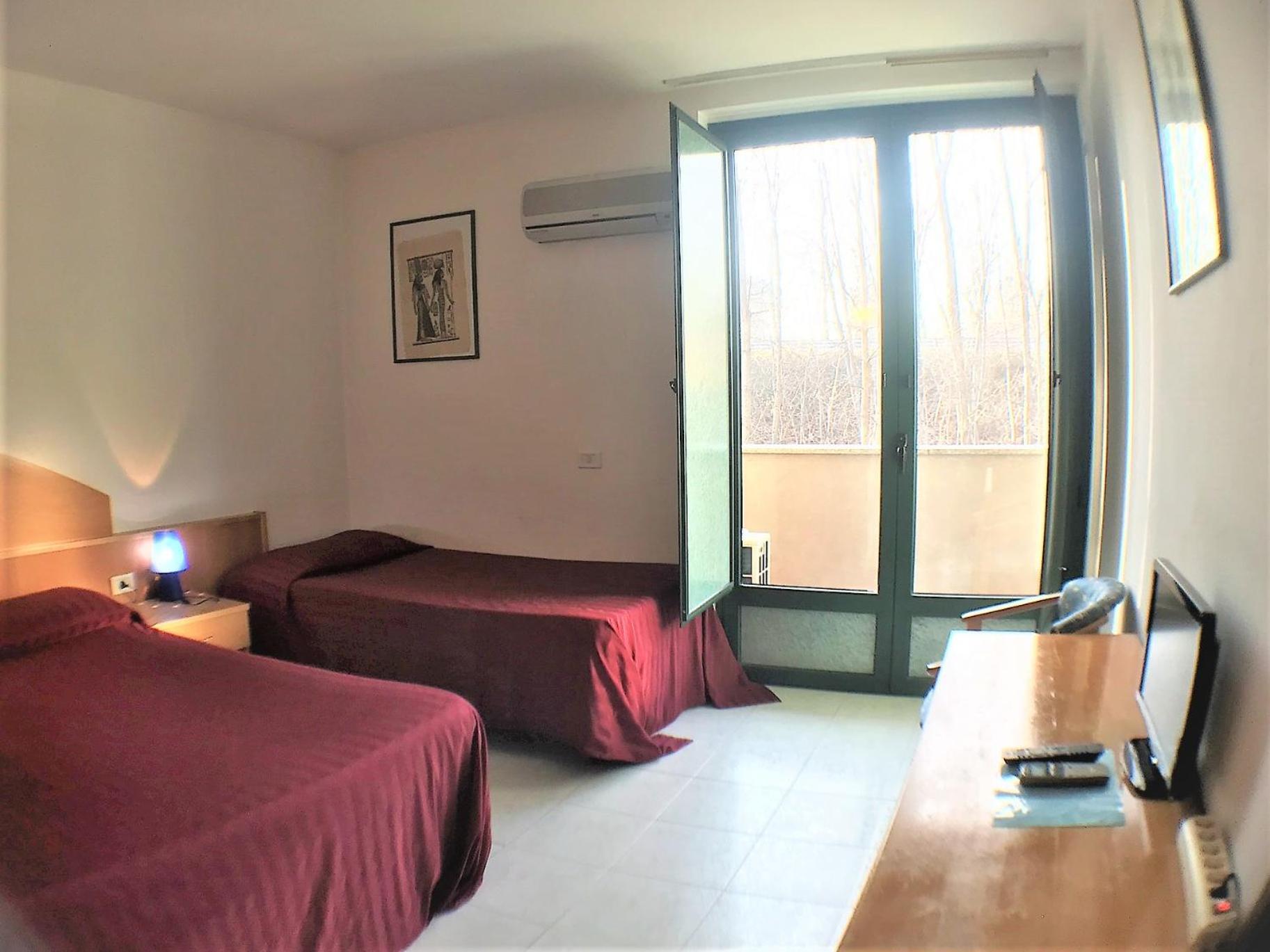 Ascot Lodging Cardano Al Campo Bilik gambar