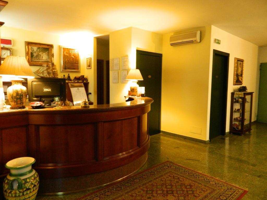 Ascot Lodging Cardano Al Campo Luaran gambar