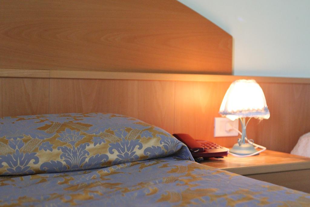 Ascot Lodging Cardano Al Campo Luaran gambar
