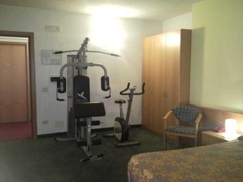 Ascot Lodging Cardano Al Campo Luaran gambar