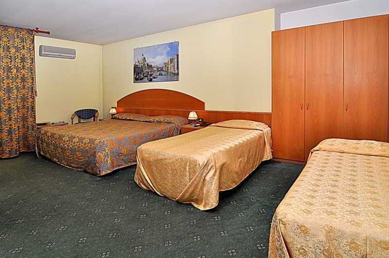 Ascot Lodging Cardano Al Campo Luaran gambar