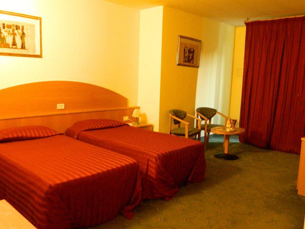 Ascot Lodging Cardano Al Campo Luaran gambar