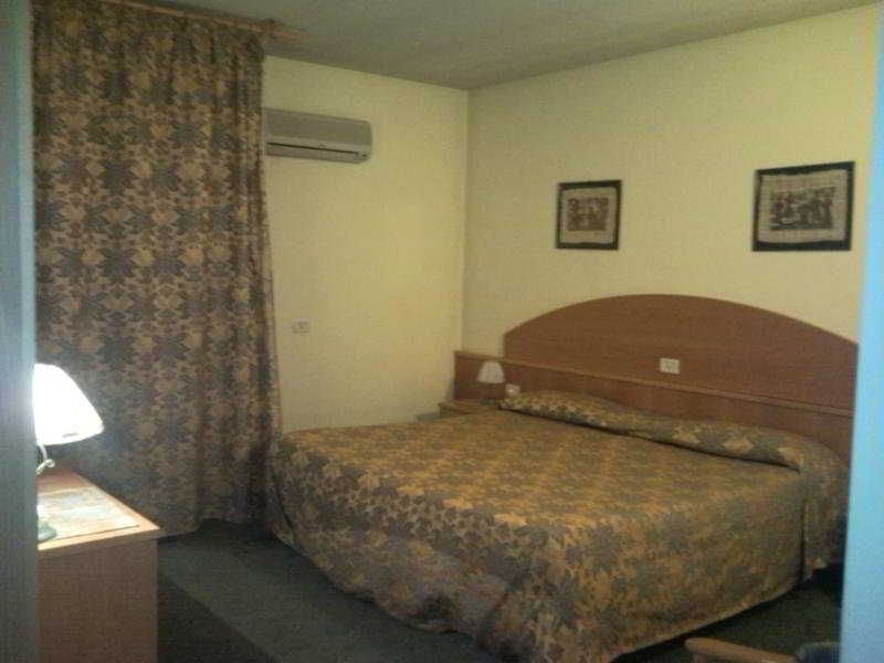 Ascot Lodging Cardano Al Campo Luaran gambar