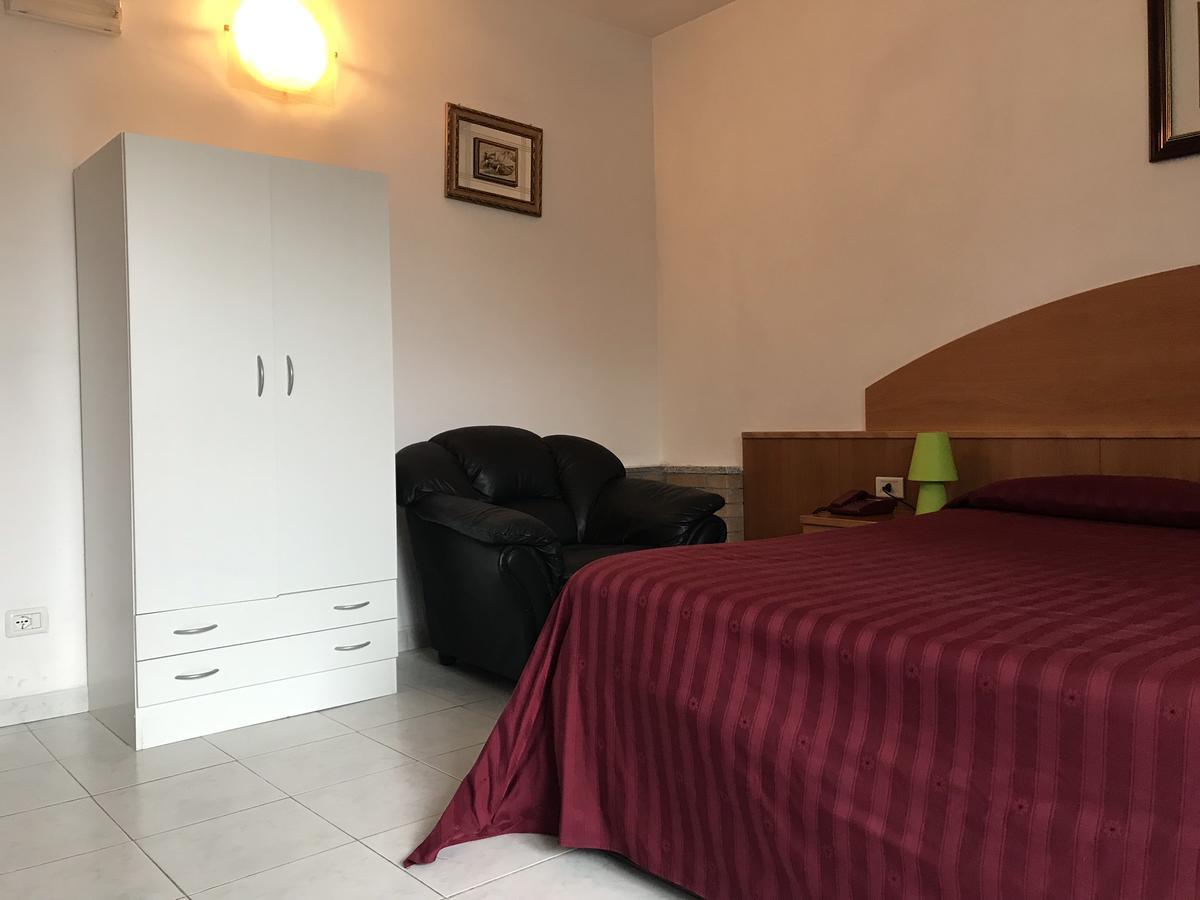 Ascot Lodging Cardano Al Campo Luaran gambar