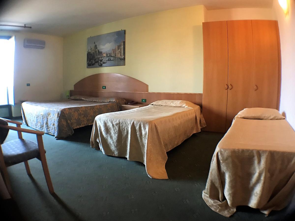 Ascot Lodging Cardano Al Campo Luaran gambar