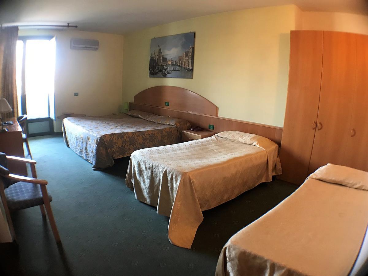Ascot Lodging Cardano Al Campo Luaran gambar